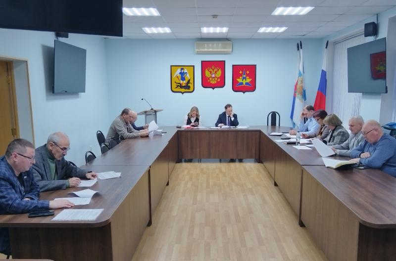 Работали депутатские комиссии