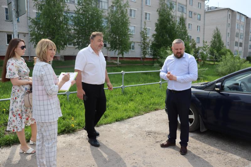 Продолжаются депутатские комиссии по территориям избирательных округов!