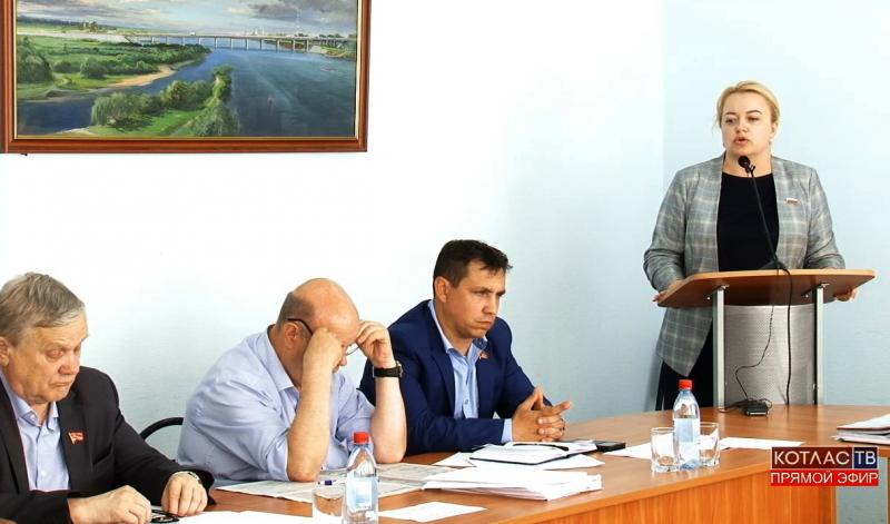 Депутат  Архангельского областного Собрания депутатов Ольга Порошина: "Я - представитель власти, избранный народом, поэтому должна четко двигаться в рамках законодательства"