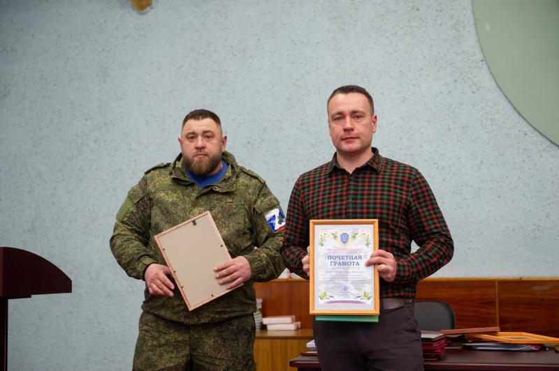 Депутату вручили Почетную грамоту  от Ассоциации ветеранов боевых действий органов внутренних дел и внутренних войск России