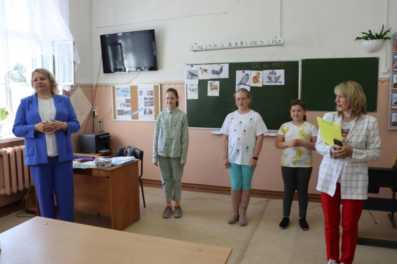 Депутаты посетили школьные оздоровительные площадки