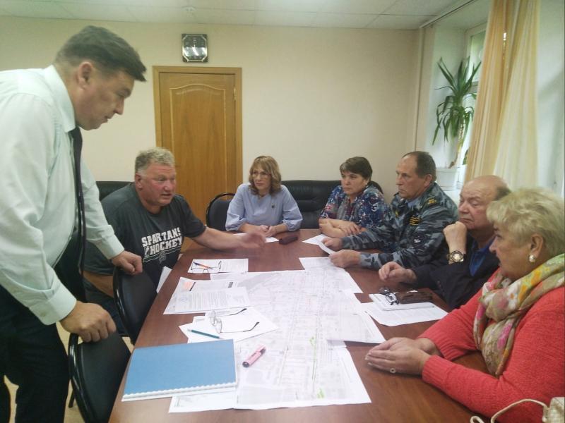 Вычегодские депутаты обратили внимание на проблемные дороги и тротуары поселка
