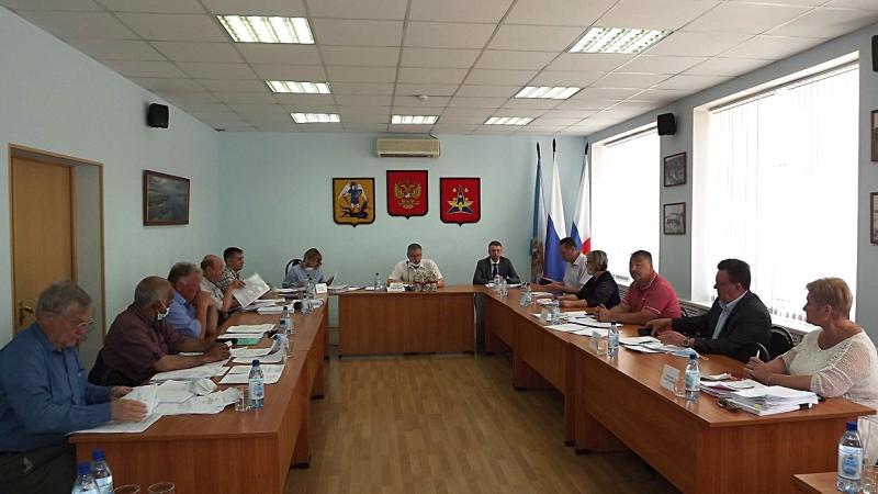 В Отчёте Главы города депутаты положительно оценили работу по нацпроектам, в то же время обратили внимание на минусы кадровой политики и другие слабые места