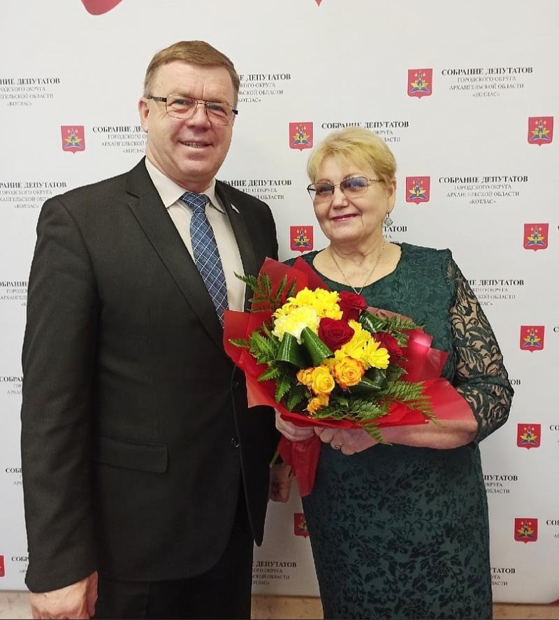 Депутат четырех созывов Елена Елисеенкова награждена медалью городского округа "Котлас" "За особые заслуги"